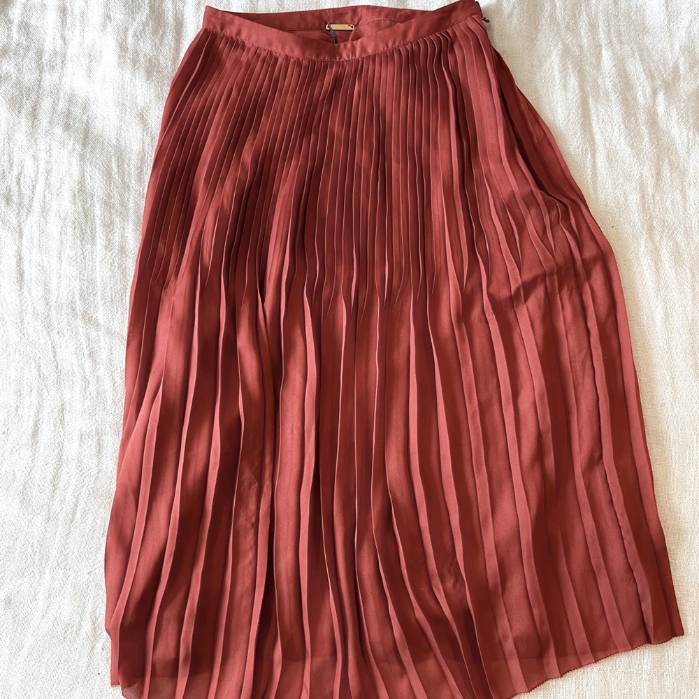 MAKE AN OFFER! Gorgeous Rebecca Minkoff Pleated MIDI Skirt